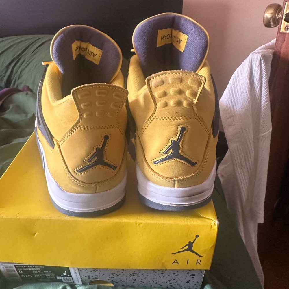 Yellow 4s - Picture 3 of 3